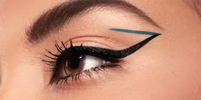Delineador de ojos gráfico con delineador de ojos líquido mate verde y delineador de ojos líquido negro brillante