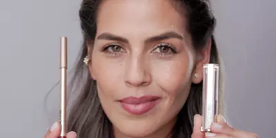 Estilo de labios recreado con la combinación del bálsamo labial hidratante Lip Idôle y el delineador de labios de Lancome