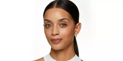 Ashley lleva el estilo de maquillaje sin maquillaje, característico de Lancome