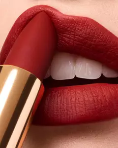 Íntima en los labios