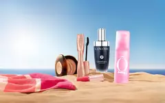 Imágenes de belleza de fijadores en polvo y en aerosol de Lancôme