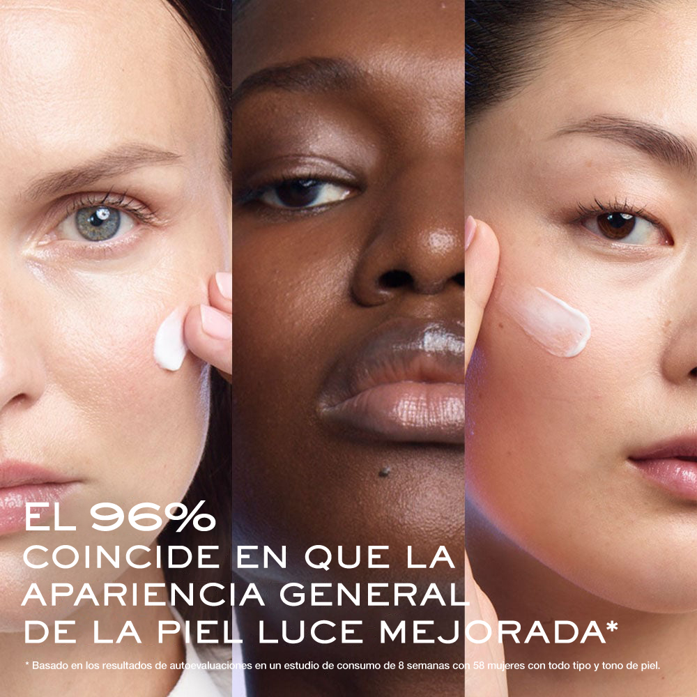 Tres mujeres de diferentes etnicidades usando la crema Rénergie H.P.N. 300-Peptide Cream con resultados de la prueba de las usuarias 